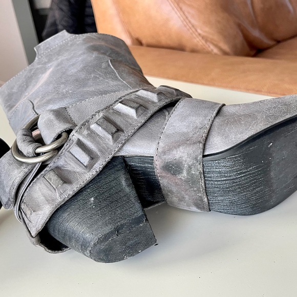 Genuine leather grey booties - Picture 7 of 8